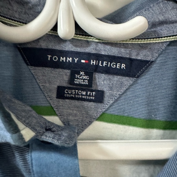 Tommy Hilfiger size XL - Picture 3 of 3
